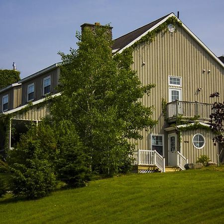 Chanterelle Inn & Cottages Featuring Restaurant 100 Km North River Bridge Exterior photo