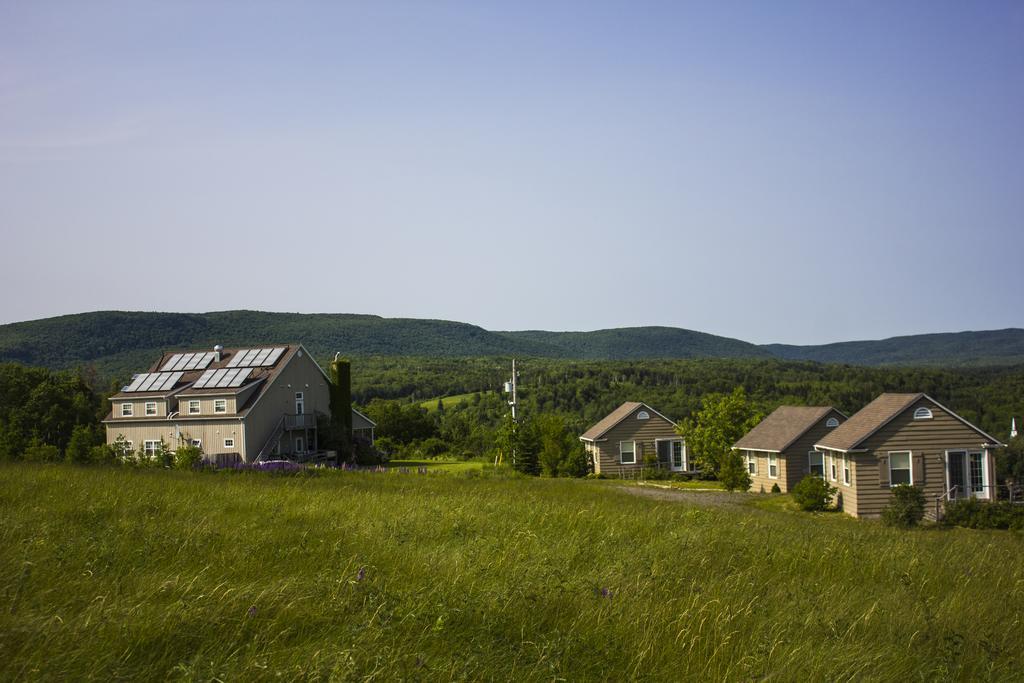 Chanterelle Inn & Cottages Featuring Restaurant 100 Km North River Bridge Exterior photo