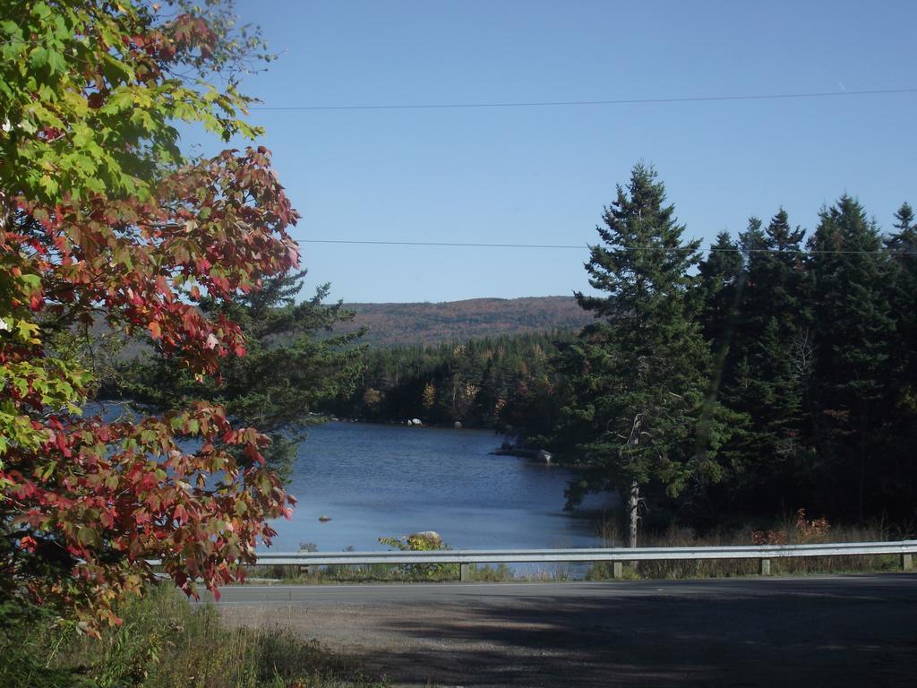 Chanterelle Inn & Cottages Featuring Restaurant 100 Km North River Bridge Exterior photo