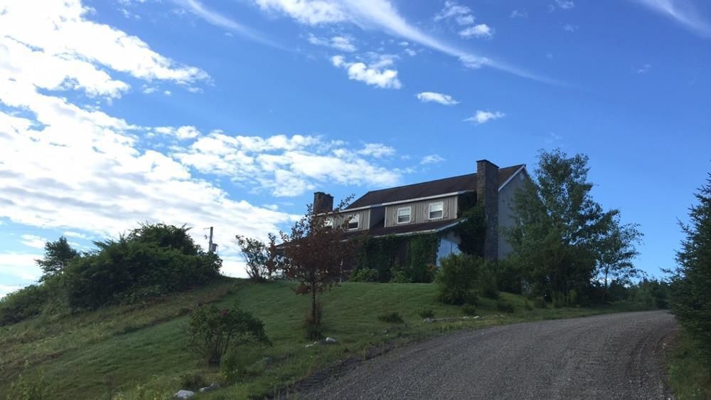 Chanterelle Inn & Cottages Featuring Restaurant 100 Km North River Bridge Exterior photo