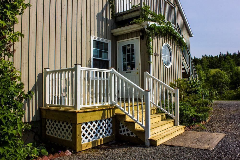 Chanterelle Inn & Cottages Featuring Restaurant 100 Km North River Bridge Exterior photo
